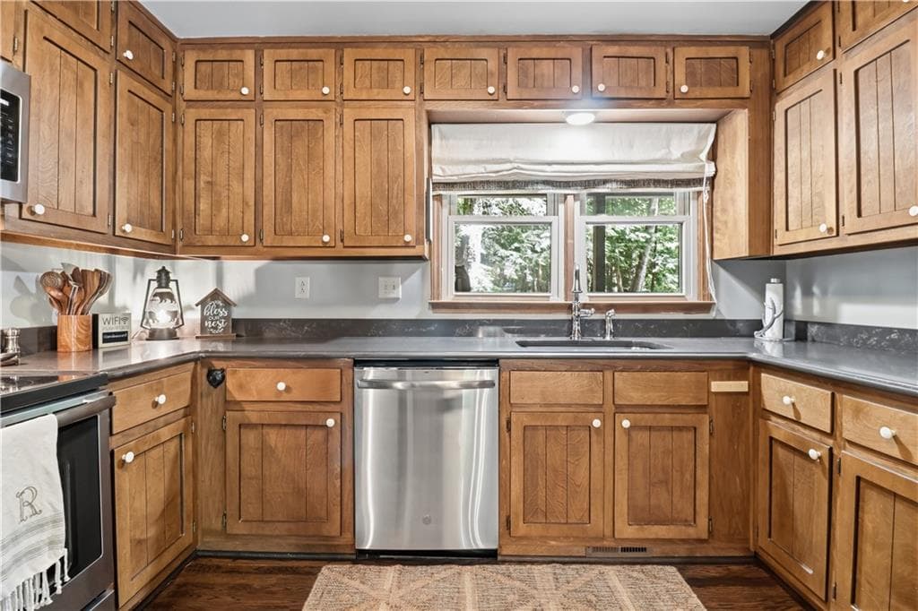 3 bedroom, 3 bathroom, 2,466 sq ft single family residence under contract at 126 Robins Nest, Big Canoe, GA 30143 — photo 8