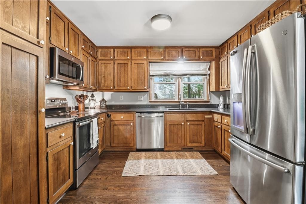 3 bedroom, 3 bathroom, 2,466 sq ft single family residence under contract at 126 Robins Nest, Big Canoe, GA 30143 — photo 9