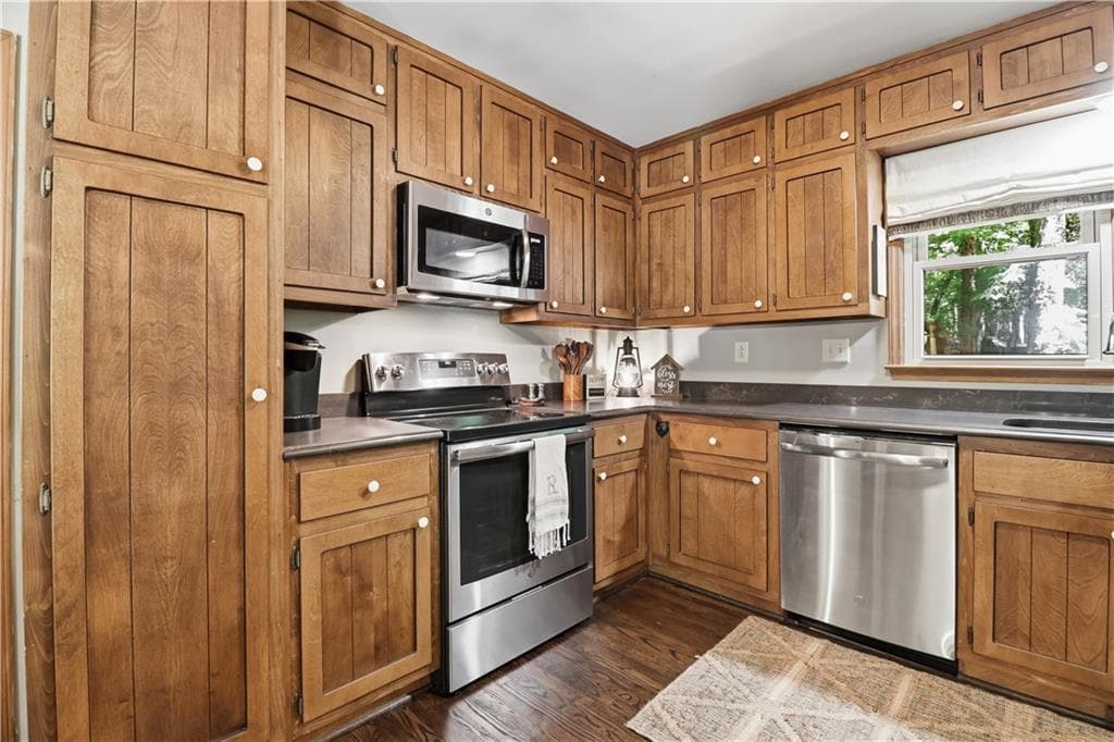 3 bedroom, 3 bathroom, 2,466 sq ft single family residence under contract at 126 Robins Nest, Big Canoe, GA 30143 — photo 10