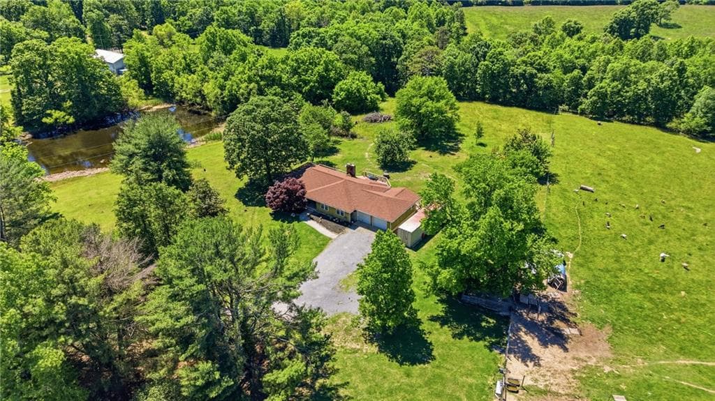 3 bedroom, 2 bathroom, 1,744 sq ft home for sale at 936 Cowboy Sams, Trenton, GA