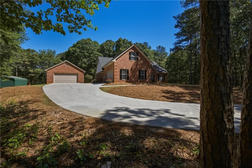 4 bedroom, 3 bathroom, 3,031 sq ft single family residence for sale at 635 Marigot Way, Statham, GA 30666 — photo 2