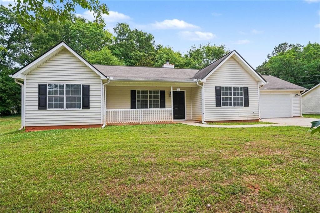 3 bedroom, 2 bathroom, 1,326 sq ft single family residence for sale at 66 Mallie Court, Hampton, GA 30228 — photo 1 of 21