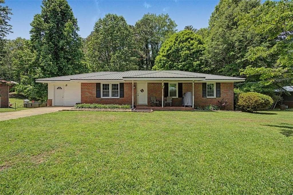 3 bedroom, 2 bathroom, 1,702 sq ft single family residence for sale at 98 James Street, Tallapoosa, GA 30176 — photo 7