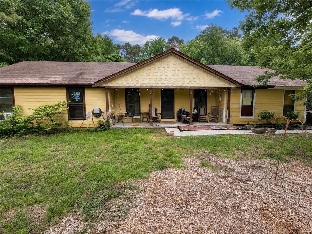 3 bedroom, 2 bathroom, 1,410 sq ft single family residence under contract at 130 Goodman Drive, Fayetteville, GA 30215
