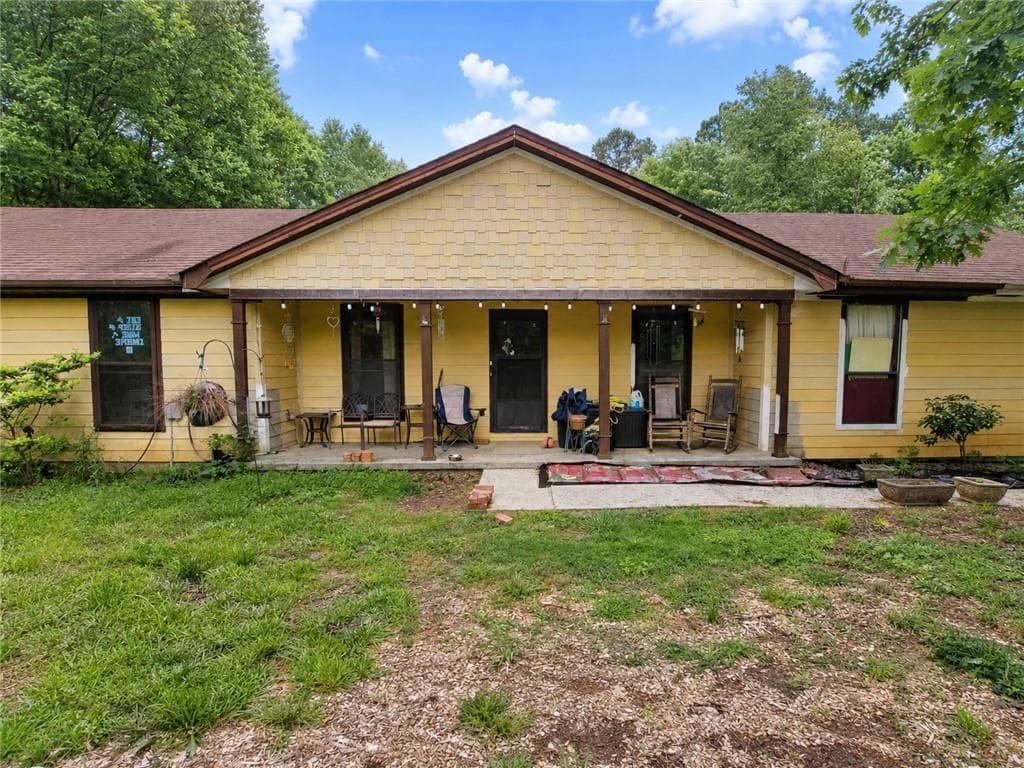 3 bedroom, 2 bathroom, 1,410 sq ft single family residence under contract at 130 Goodman Drive, Fayetteville, GA 30215 — photo 2