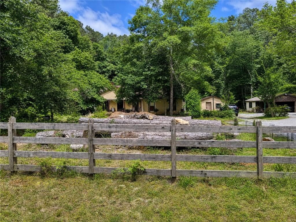 3 bedroom, 2 bathroom, 1,410 sq ft single family residence under contract at 130 Goodman Drive, Fayetteville, GA 30215 — photo 3