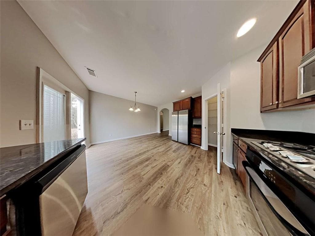 5 bedroom, 5 bathroom, 3,000 sq ft single family residence for sale at 14 Stone Court, Newnan, GA 30265 — photo 3