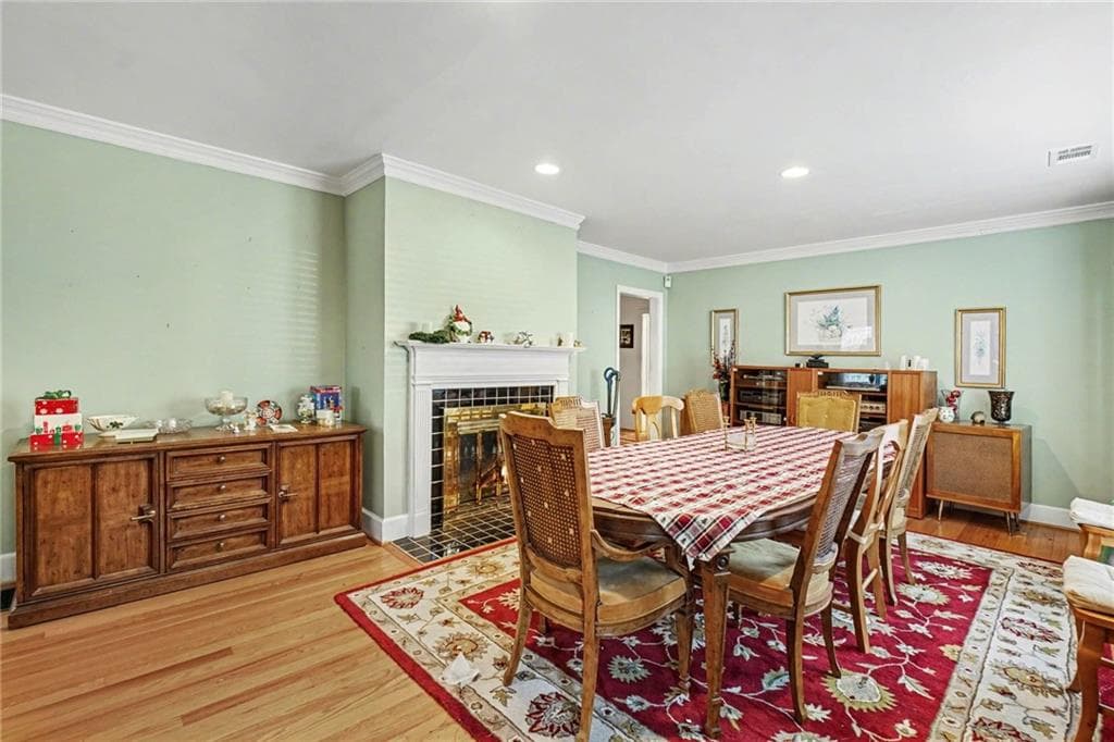 3 bedroom, 2 bathroom, 3,157 sq ft single family residence under contract at 2088 E Roxboro Road, Atlanta, GA 30324 — photo 5