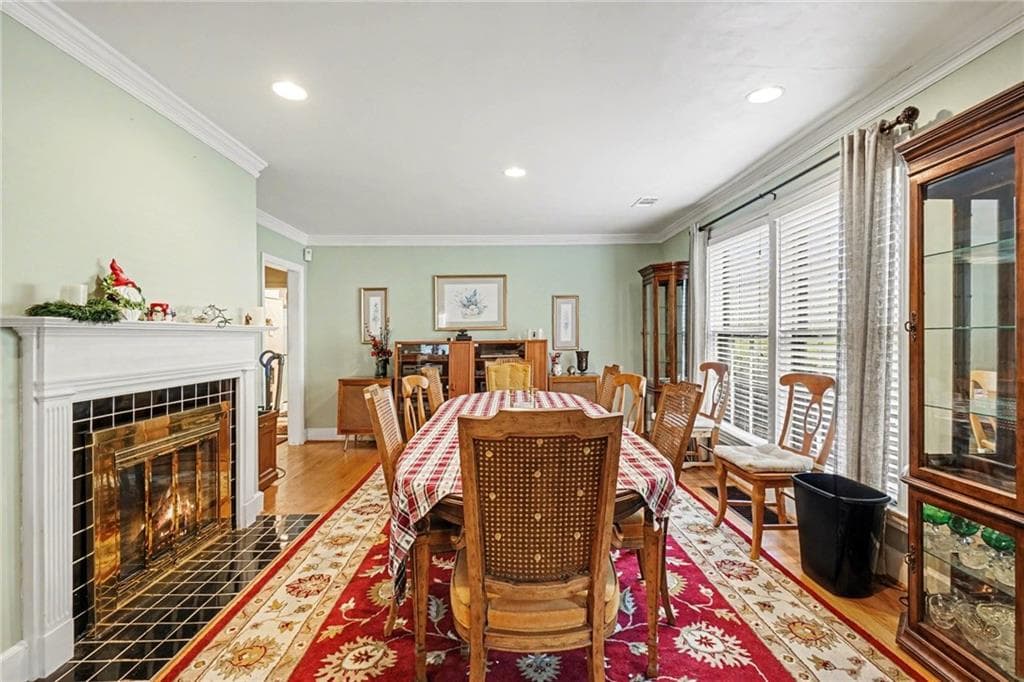 3 bedroom, 2 bathroom, 3,157 sq ft single family residence under contract at 2088 E Roxboro Road, Atlanta, GA 30324 — photo 4