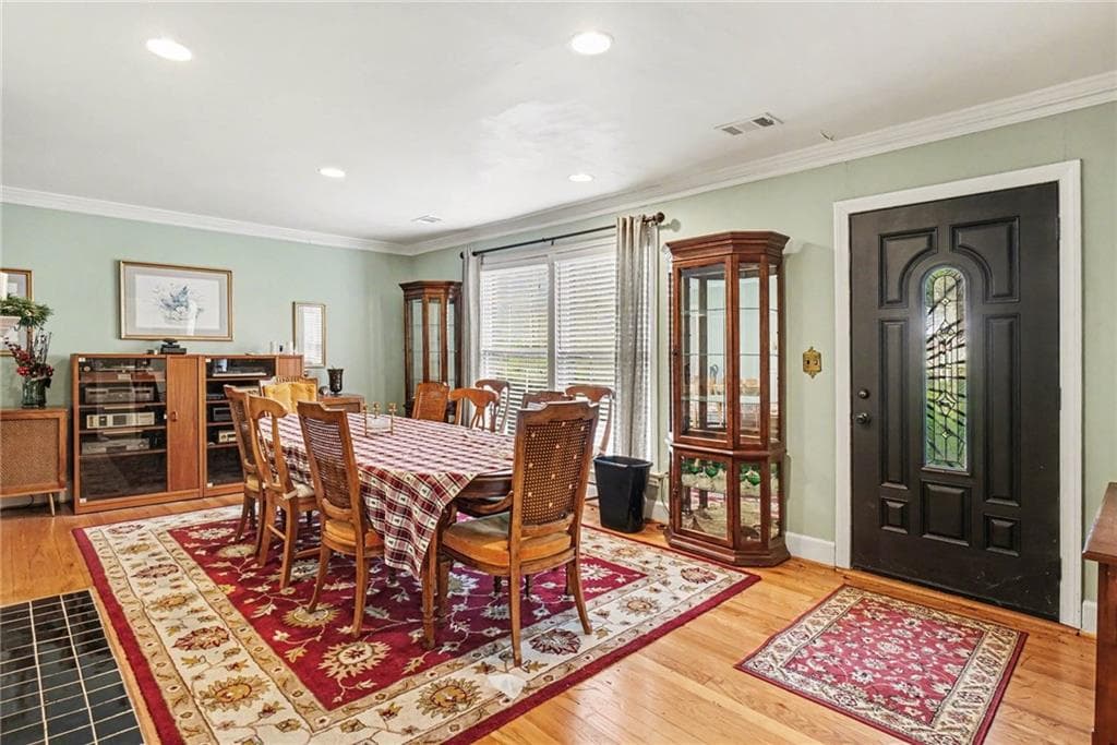 3 bedroom, 2 bathroom, 3,157 sq ft single family residence under contract at 2088 E Roxboro Road, Atlanta, GA 30324 — photo 3