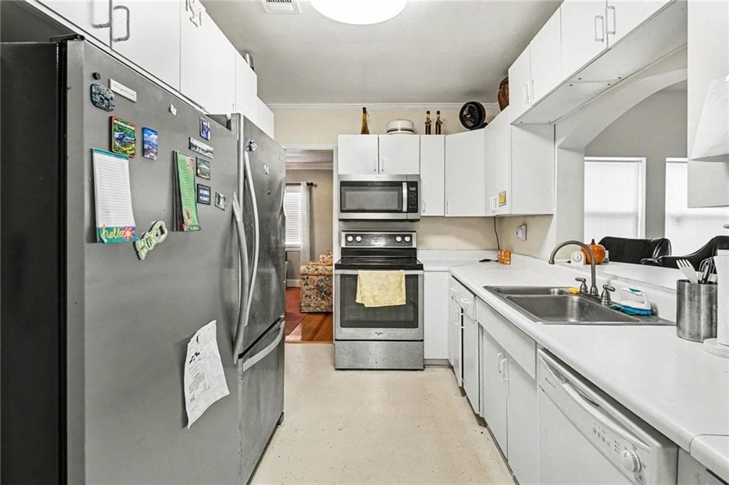 3 bedroom, 2 bathroom, 3,157 sq ft single family residence under contract at 2088 E Roxboro Road, Atlanta, GA 30324 — photo 6