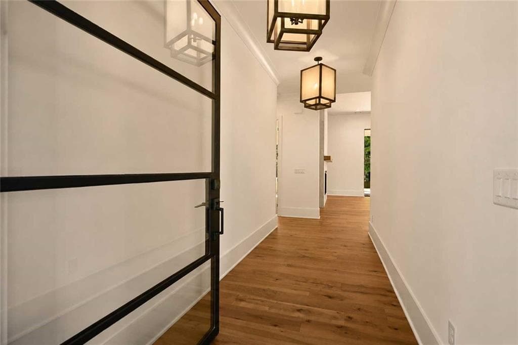 4 bedroom, 6 bathroom, 4,463 sq ft single family residence under contract at 1452 Rucker Circle, Woodstock, GA 30188 — photo 4
