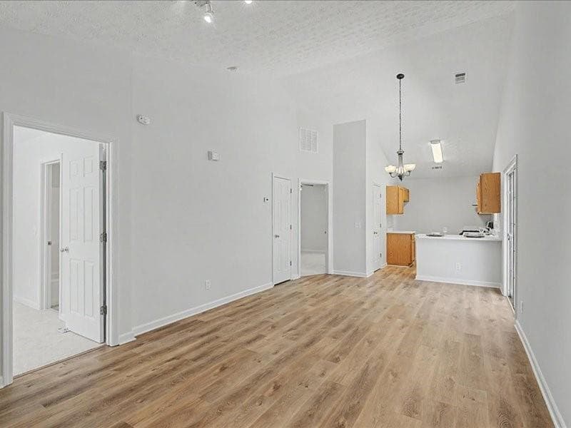 2 bedroom, 1 bathroom, 814 sq ft single family residence under contract at 1075 Daventry Crossing, Woodstock, GA 30188 — photo 4