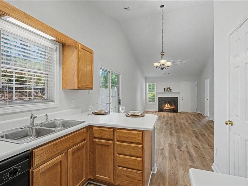 2 bedroom, 1 bathroom, 814 sq ft single family residence under contract at 1075 Daventry Crossing, Woodstock, GA 30188 — photo 5