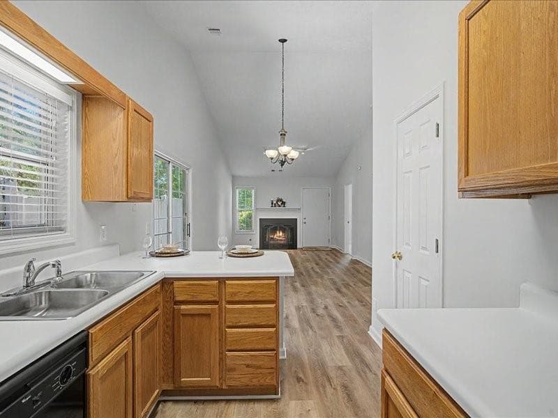 2 bedroom, 1 bathroom, 814 sq ft single family residence under contract at 1075 Daventry Crossing, Woodstock, GA 30188 — photo 6