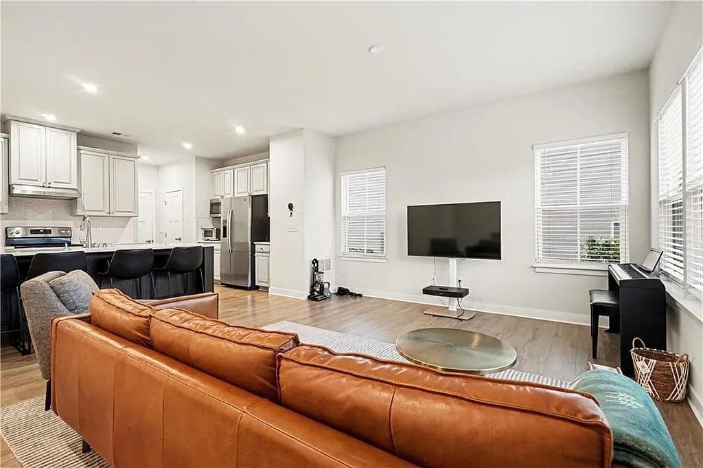 3 bedroom, 3 bathroom, 1,924 sq ft townhouse for rent at 136 Salt Lake Lane Lane, Hoschton, GA 30548 for $2,250 a month — photo 5