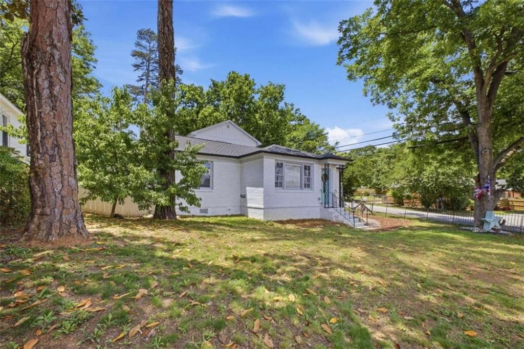 4 bedroom, 4 bathroom, 1,900 sq ft single family residence under contract at 4825 River Road, Columbus, GA 31904 — photo 2