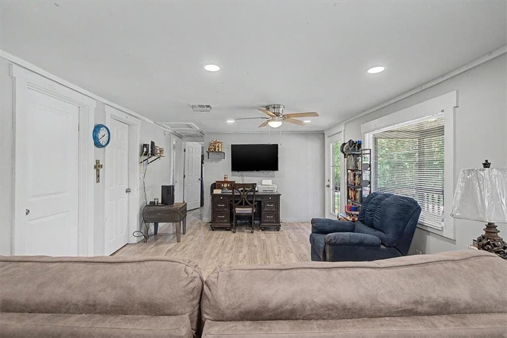 3 bedroom, 1 bathroom, 912 sq ft single family residence for sale at 290 Dock Hyde Road, Carrollton, GA 30116 — photo 2
