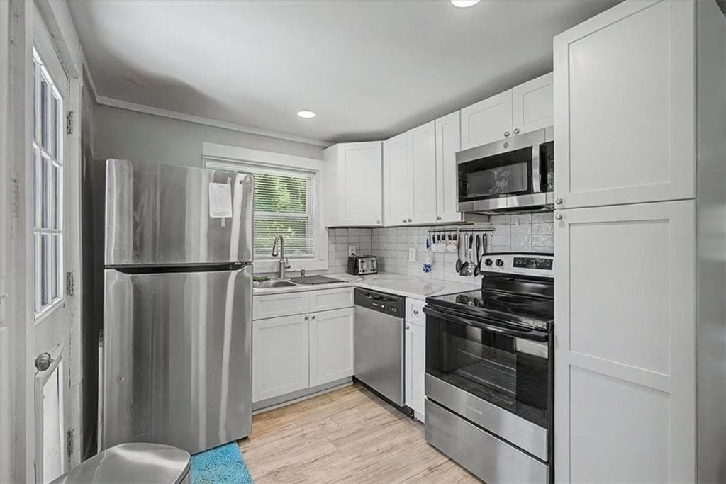 3 bedroom, 1 bathroom, 912 sq ft single family residence for sale at 290 Dock Hyde Road, Carrollton, GA 30116 — photo 3