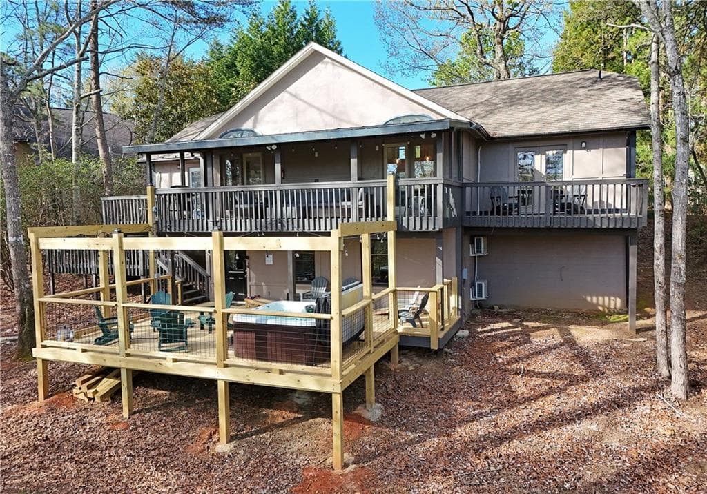 3 bedroom, 4 bathroom, 2,592 sq ft single family residence for sale at 85 International Village Drive, Helen, GA 30545 — photo 6