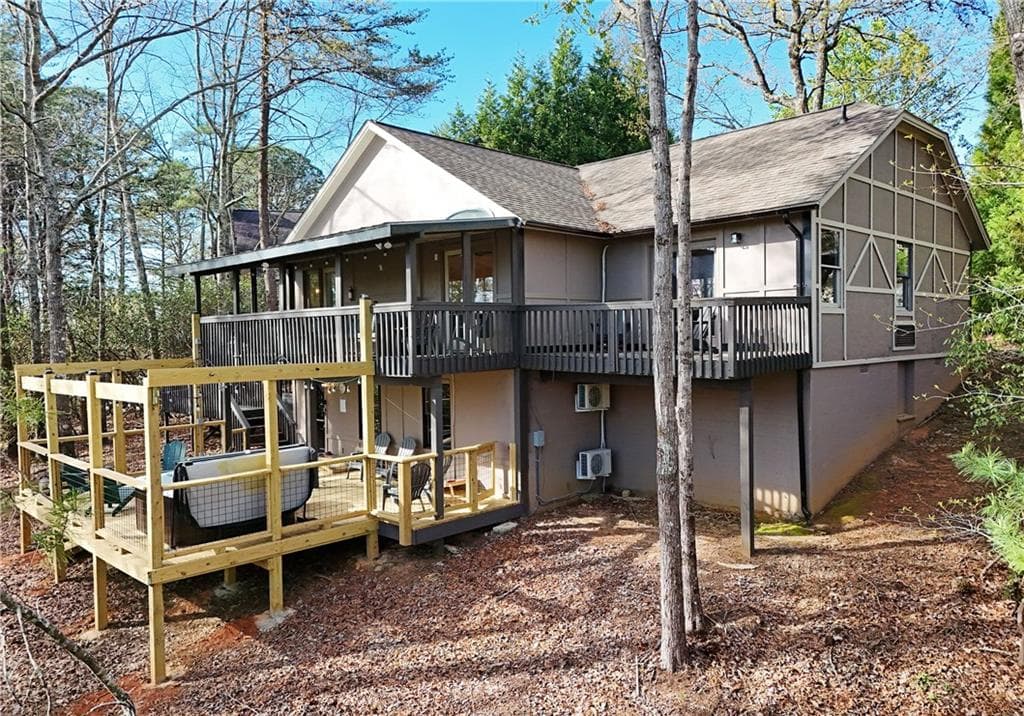 3 bedroom, 4 bathroom, 2,592 sq ft single family residence for sale at 85 International Village Drive, Helen, GA 30545 — photo 7