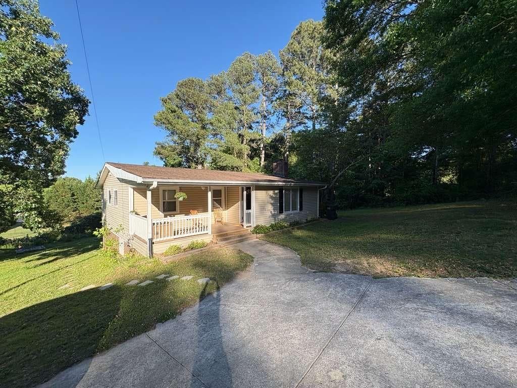 3 bedroom, 2 bathroom, 1,139 sq ft single family residence under contract at 5079 Hudson Road, Loganville, GA 30052 — photo 3