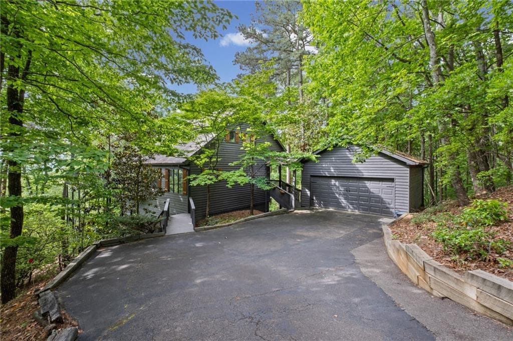 3 bedroom, 3 bathroom, 2,176 sq ft single family residence for sale at 1888 Valley View Drive, Big Canoe, GA 30143 — photo 4