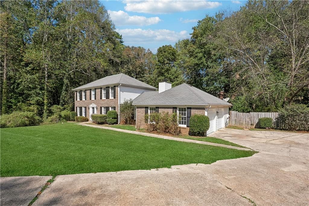 4 bedroom, 3 bathroom, 2,207 sq ft single family residence for sale at 120 Birch Court, Fayetteville, GA 30214 — photo 2