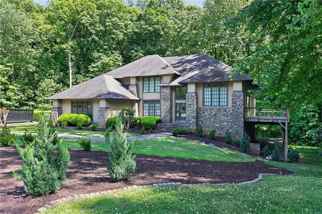 6 bedroom, 4 bathroom, 3,403 sq ft single family residence for sale at 320 Waverly Hall Circle, Roswell, GA 30075 — photo 4