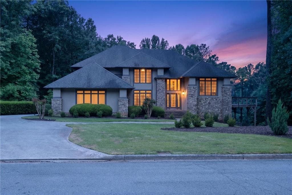 6 bedroom, 4 bathroom, 3,403 sq ft single family residence for sale at 320 Waverly Hall Circle, Roswell, GA 30075 — photo 2