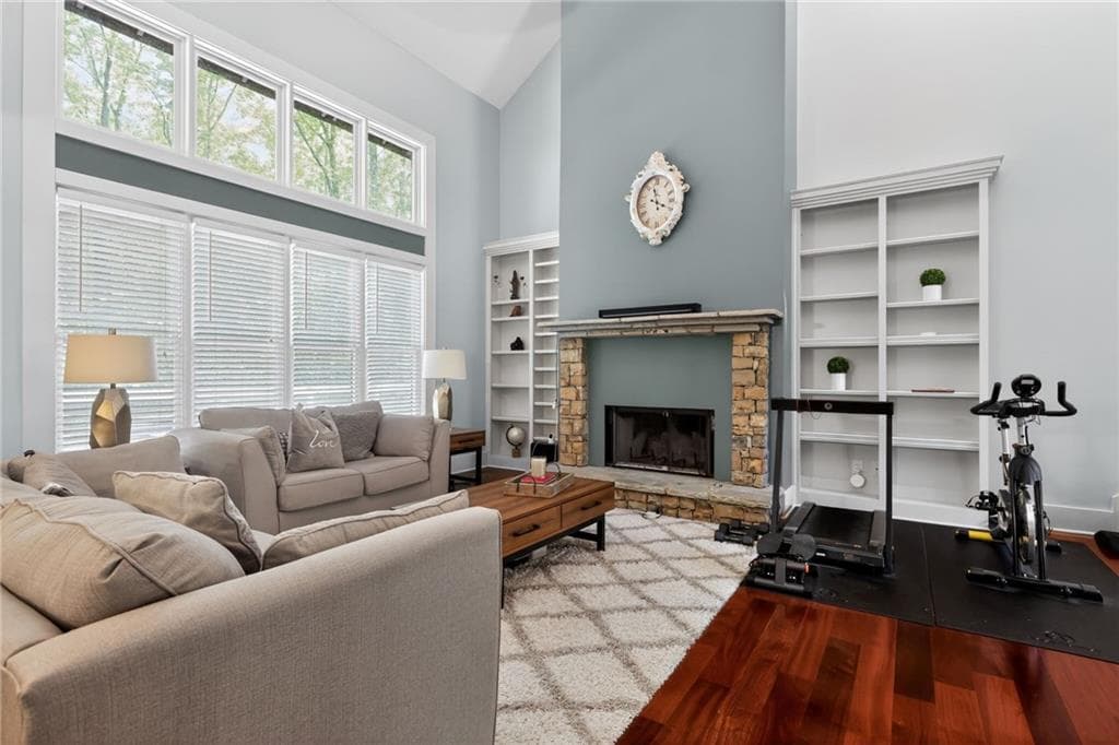 6 bedroom, 4 bathroom, 3,403 sq ft single family residence for sale at 320 Waverly Hall Circle, Roswell, GA 30075 — photo 8