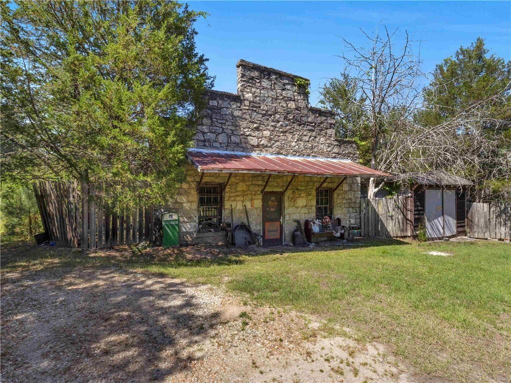 2 bedroom, 2 bathroom, 1,724 sq ft single family residence under contract at 3449 Hwy 138 Highway, Conyers, GA 30013 — photo 3