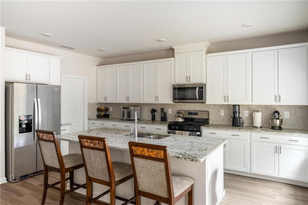 4 bedroom, 3 bathroom, 2,479 sq ft single family residence for sale at 7767 Richmond Trail, Fairburn, GA 30213 — photo 9