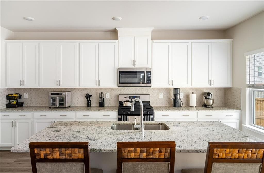 4 bedroom, 3 bathroom, 2,479 sq ft single family residence for sale at 7767 Richmond Trail, Fairburn, GA 30213 — photo 10
