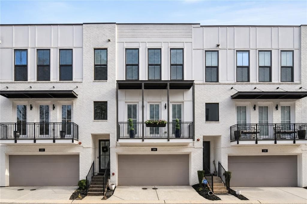 4 bedroom, 4 bathroom, 2,582 sq ft townhouse for sale at 220 Mitchell Lane, Woodstock, GA 30188