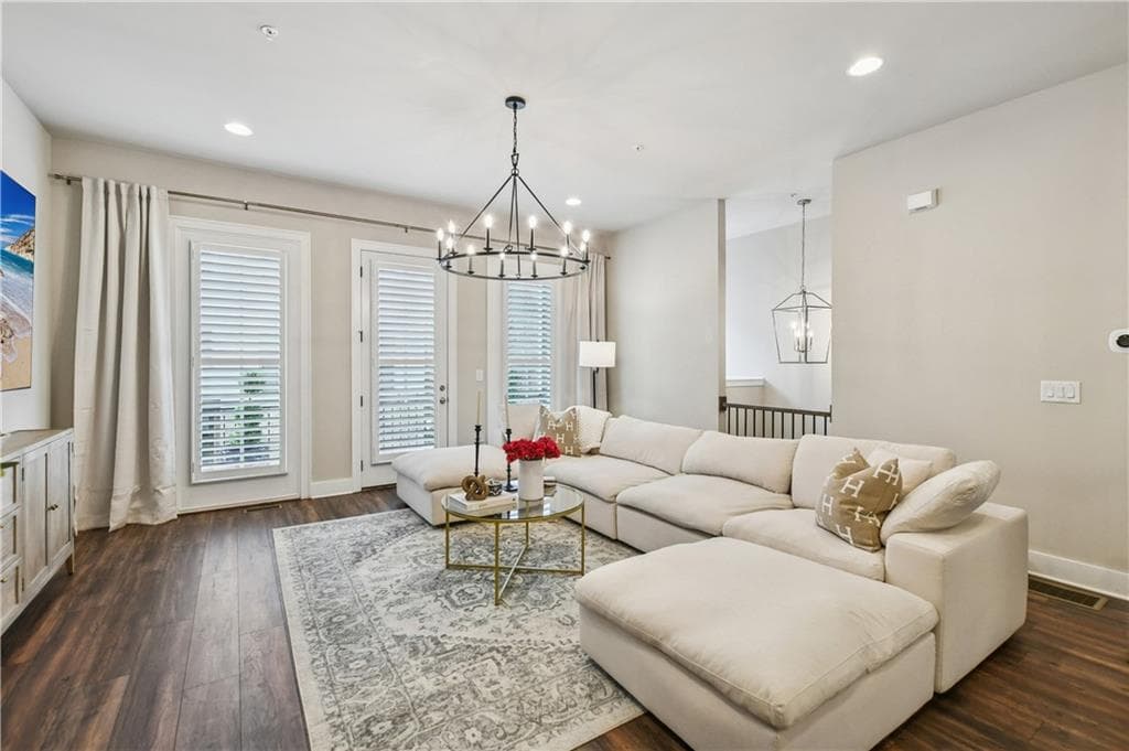 4 bedroom, 4 bathroom, 2,582 sq ft townhouse for sale at 220 Mitchell Lane, Woodstock, GA 30188 — photo 2