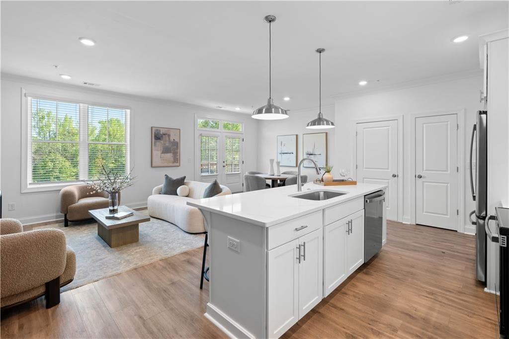 2 bedroom, 3 bathroom, 1,373 sq ft condominium for sale at 526 Alice Way D9, Cumming, GA 30040 — photo 6