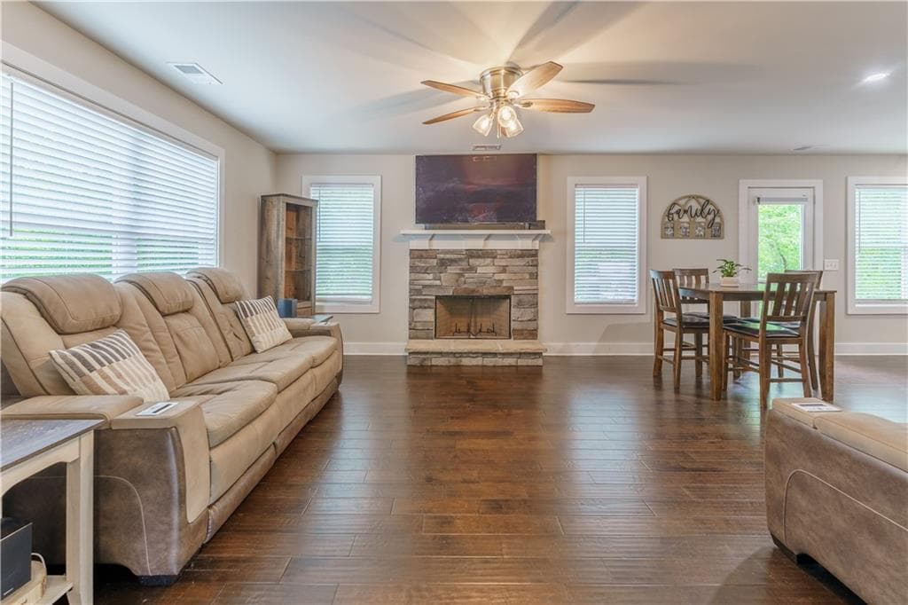 4 bedroom, 3 bathroom, 1,882 sq ft single family residence for sale at 46 Longview Drive, Dawsonville, GA 30534 — photo 7