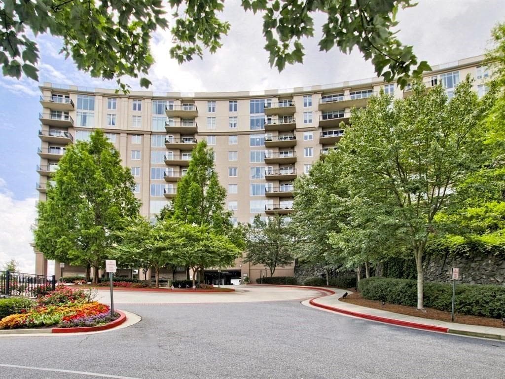 3 bedroom, 3 bathroom, 2,970 sq ft condominium under contract at 2950 Mount Wilkinson Parkway 904, Atlanta, GA 30339 — photo 3