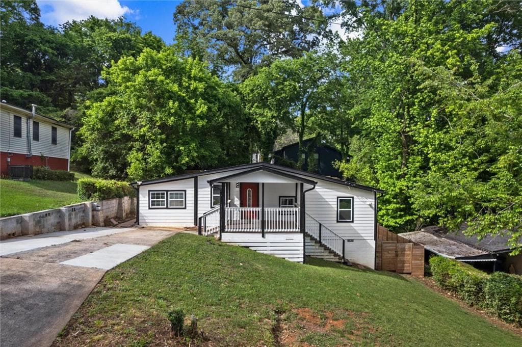 4 bedroom, 2 bathroom, 1,500 sq ft single family residence for sale at 1614 Abner Terrace, Atlanta, GA 30318 — photo 2