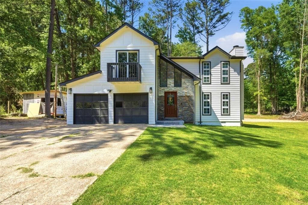 3 bedroom, 3 bathroom, 1,794 sq ft single family residence for sale at 200 Huntcliff Court, Fayetteville, GA 30214