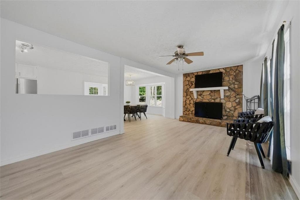 3 bedroom, 3 bathroom, 1,794 sq ft single family residence for sale at 200 Huntcliff Court, Fayetteville, GA 30214 — photo 2