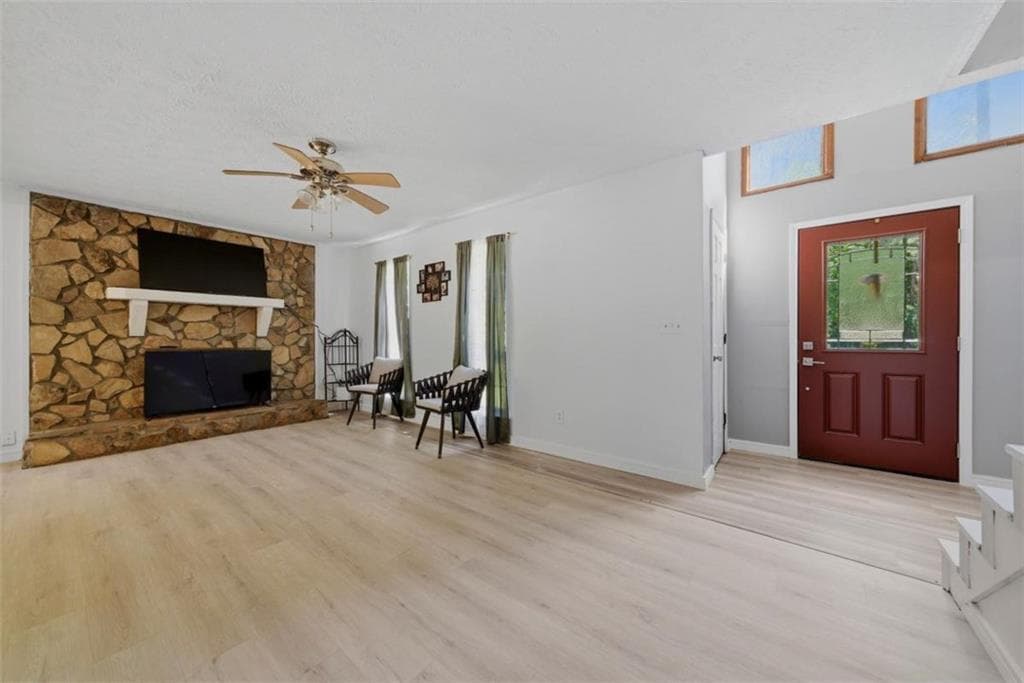 3 bedroom, 3 bathroom, 1,794 sq ft single family residence for sale at 200 Huntcliff Court, Fayetteville, GA 30214 — photo 3