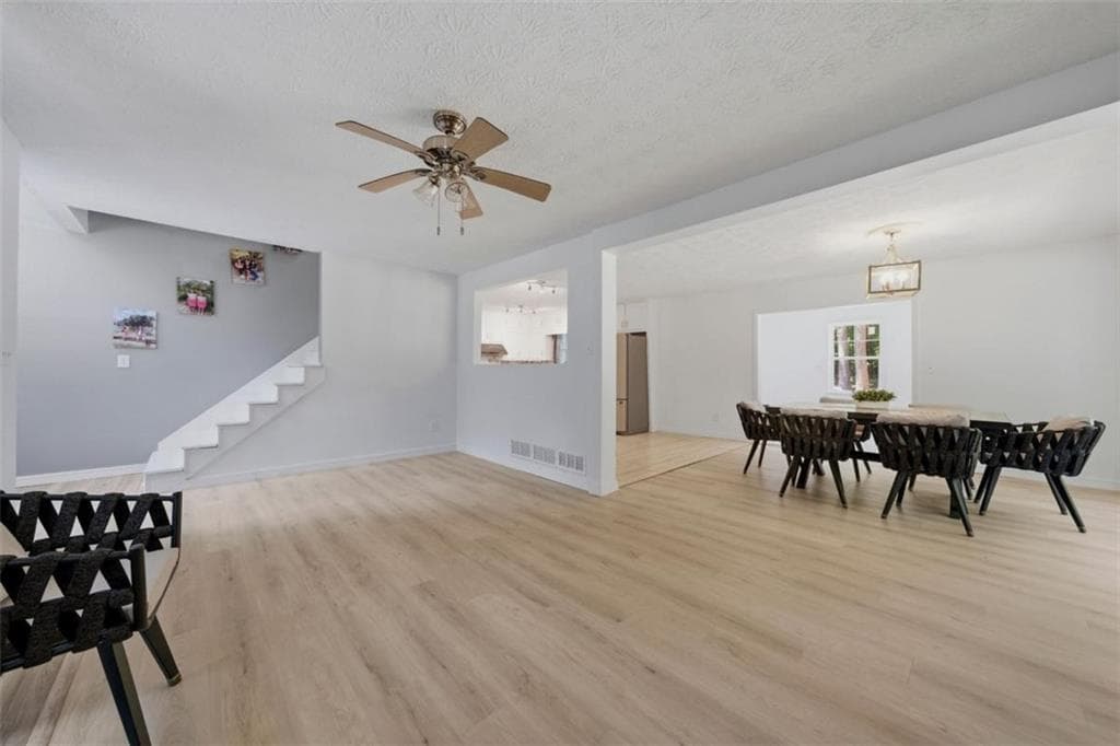 3 bedroom, 3 bathroom, 1,794 sq ft single family residence for sale at 200 Huntcliff Court, Fayetteville, GA 30214 — photo 4
