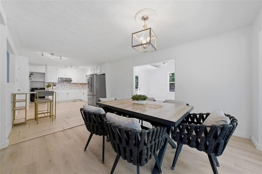 3 bedroom, 3 bathroom, 1,794 sq ft single family residence for sale at 200 Huntcliff Court, Fayetteville, GA 30214 — photo 5