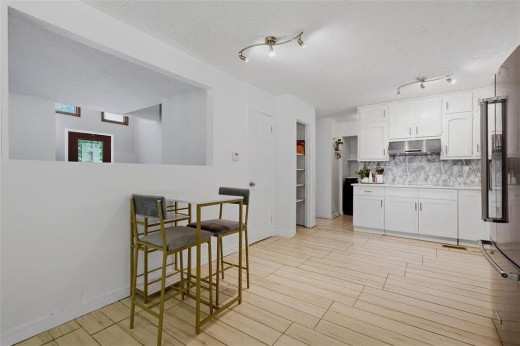 3 bedroom, 3 bathroom, 1,794 sq ft single family residence for sale at 200 Huntcliff Court, Fayetteville, GA 30214 — photo 7