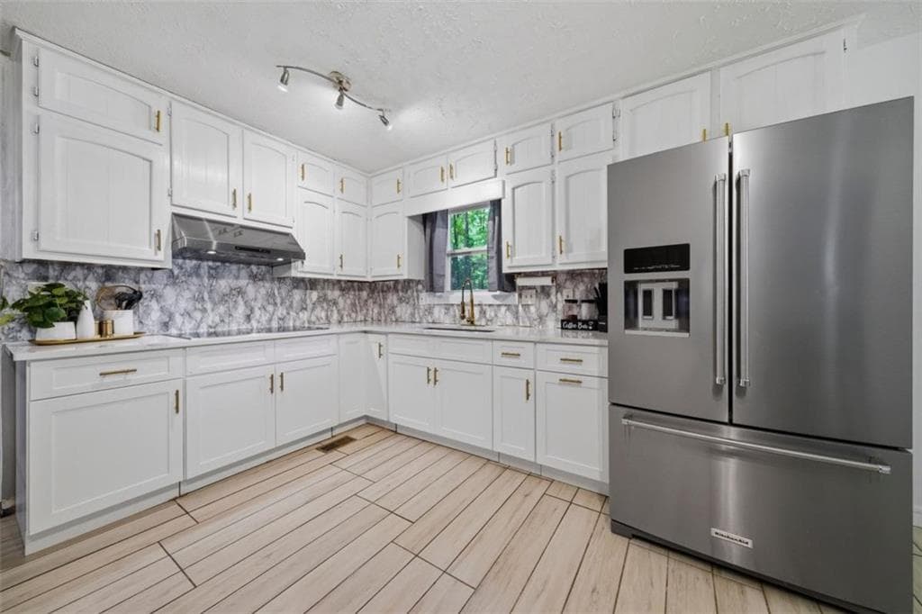 3 bedroom, 3 bathroom, 1,794 sq ft single family residence for sale at 200 Huntcliff Court, Fayetteville, GA 30214 — photo 8