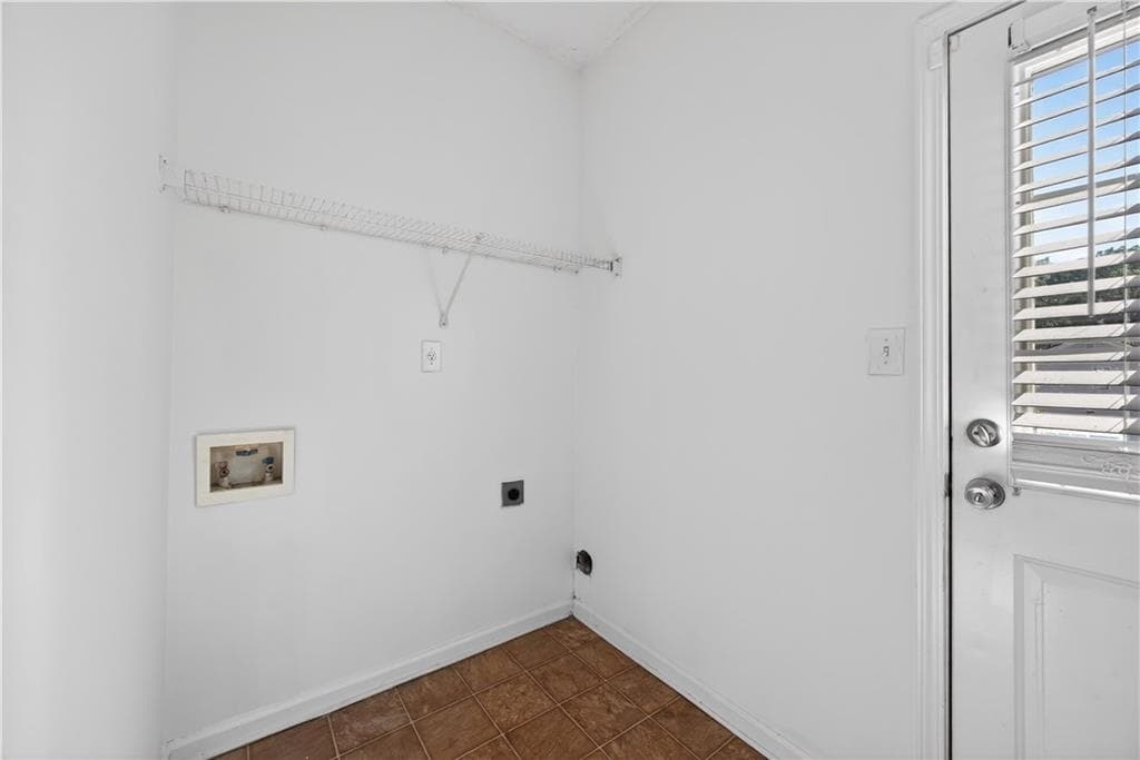 3 bedroom, 3 bathroom, 1,460 sq ft townhouse for sale at 4542 Parkview Square, Atlanta, GA 30349 — photo 5