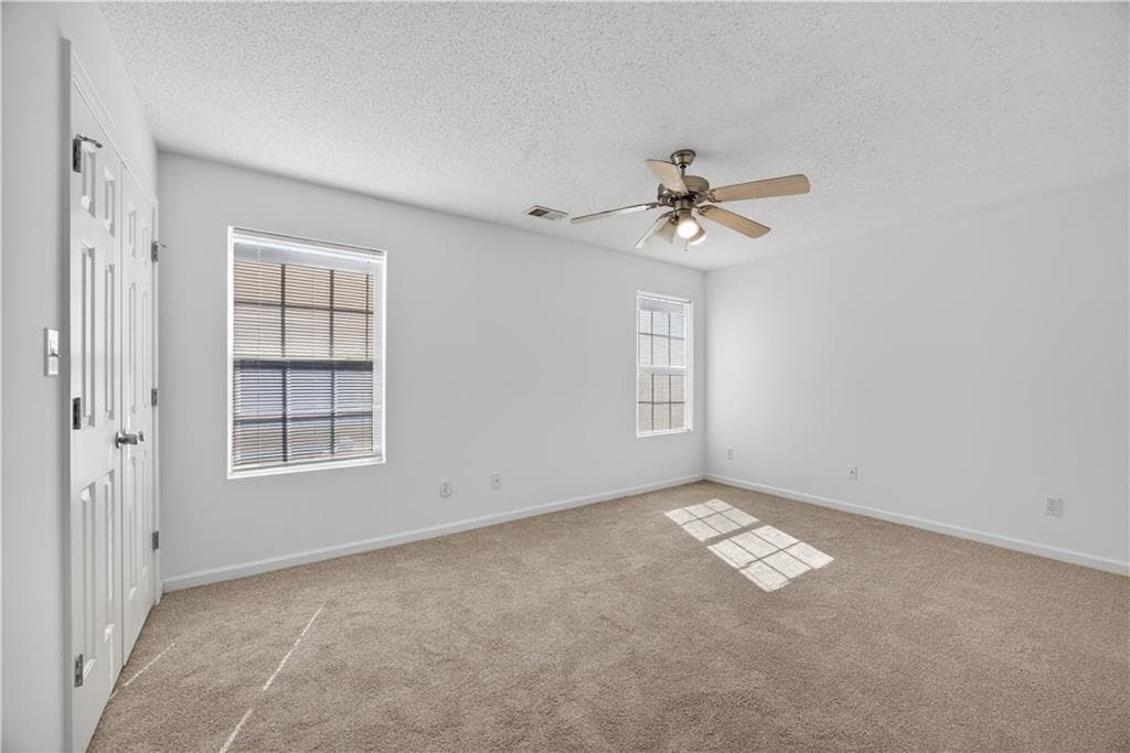 3 bedroom, 3 bathroom, 1,460 sq ft townhouse for sale at 4542 Parkview Square, Atlanta, GA 30349 — photo 6