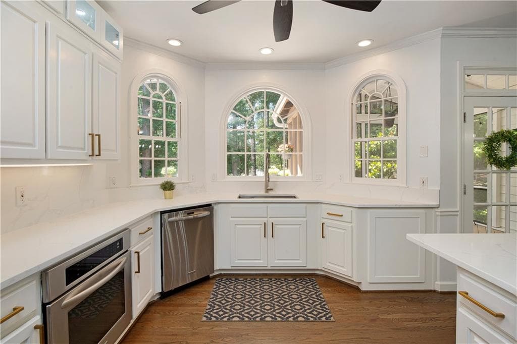 6 bedroom, 4 bathroom, 4,227 sq ft single family residence under contract at 2070 Linkside Drive, Alpharetta, GA 30005 — photo 4
